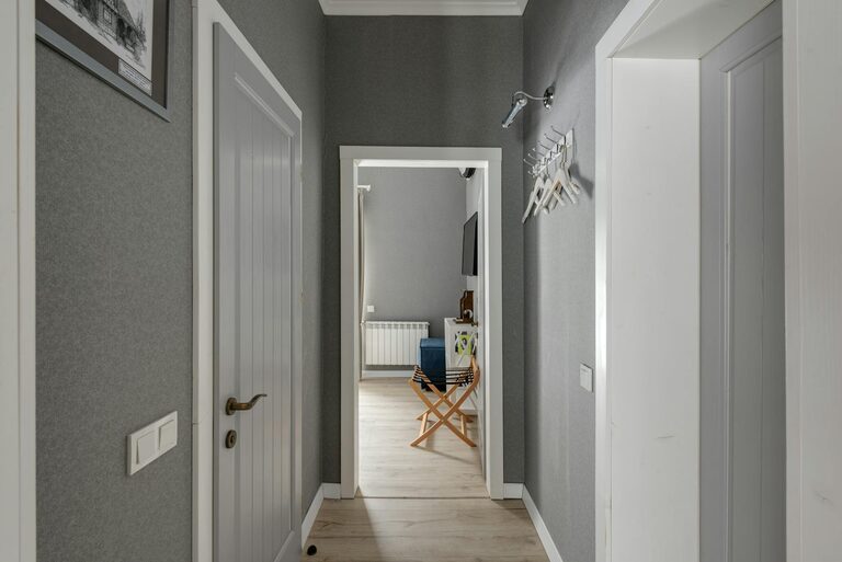Simple Ways to Organize Your Entryway for a Tidy Home